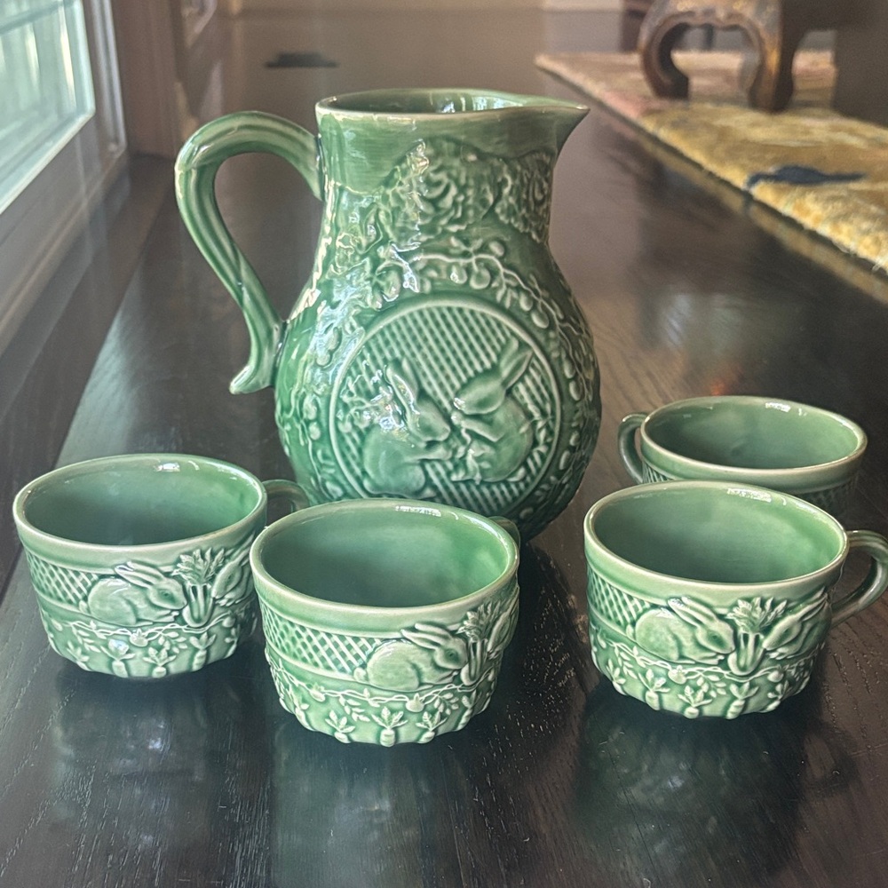 New! Bordallo Pinheiro Made in Portugal Rabbit Bunny Pitcher Four Cup Set Easter
